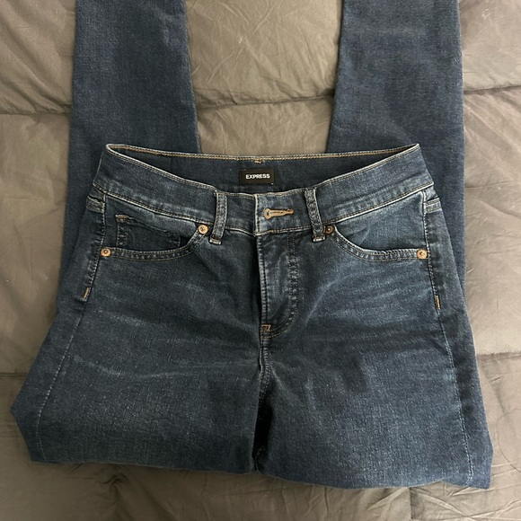 Express Mid-rise Stretchy Ankle Jean Size 2R - Picture 2 of 4